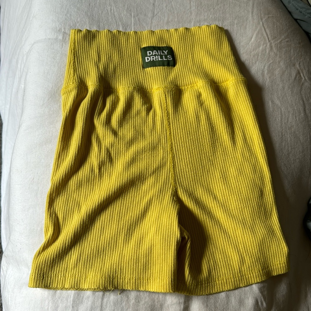 Daily Drills Shortie Short Ribbed in Poppy